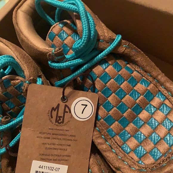 NWT Toddler Chukka Booties, size 7. - Picture 4 of 5